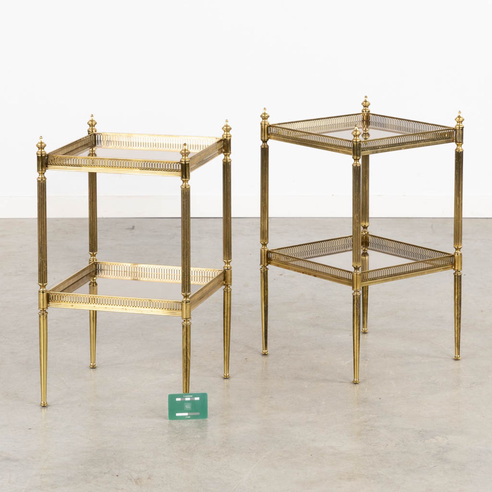 A pair of two-tier side tables in the style of Maison Jansen. (L:34 x W:34 x H:59 cm) - Bild 2 aus 9