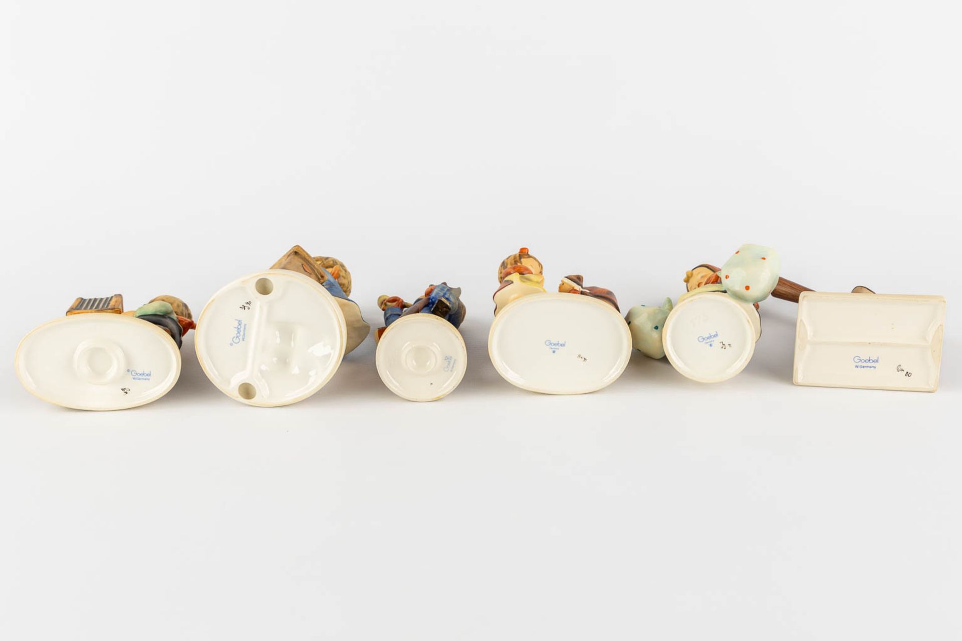Hummel, 12 figurines, polychrome porcelain. (H:15,5 cm) - Bild 9 aus 9