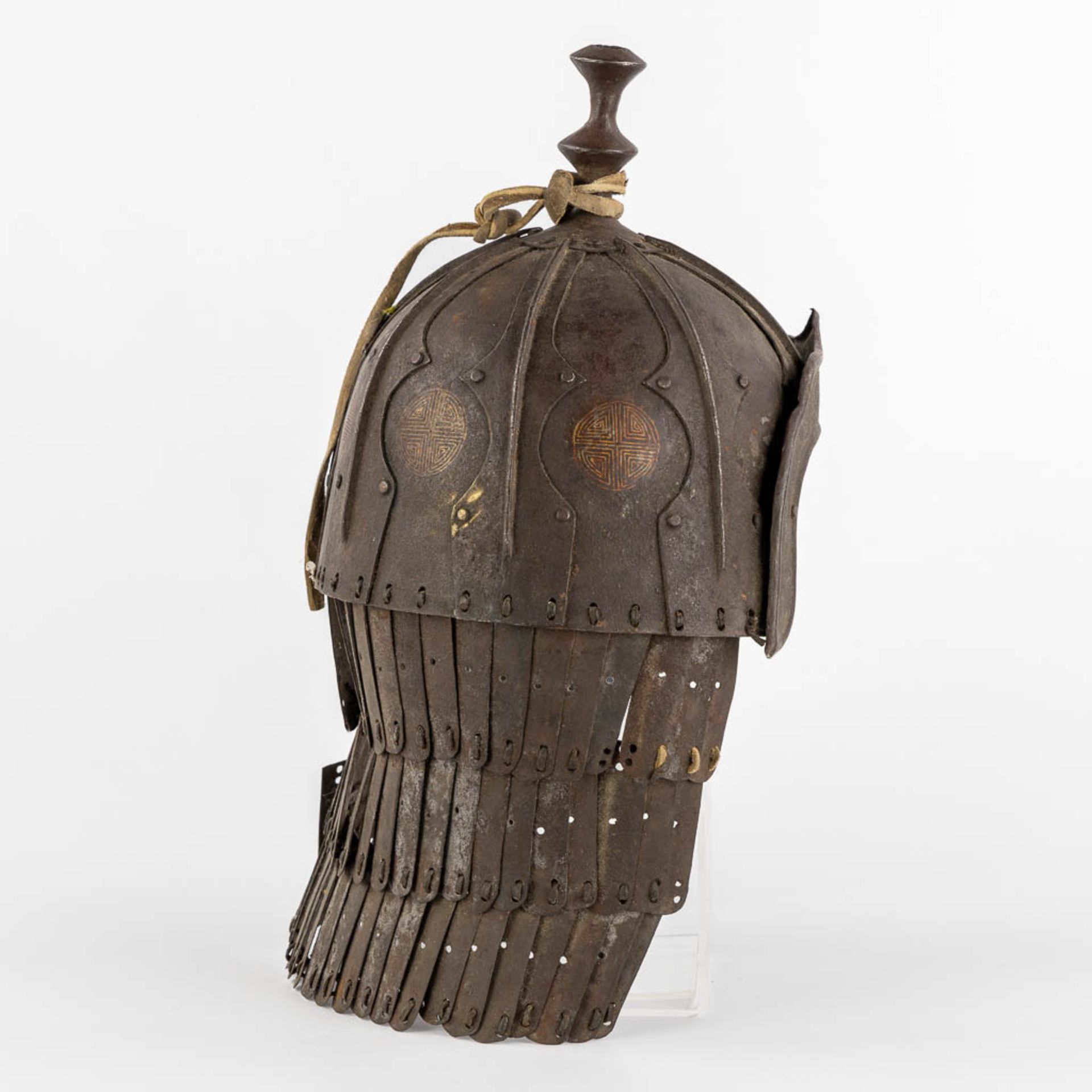 A Tibetan military helmet, iron and leather. 18th/19th C. (L:20 x W:24 x H:42 cm) - Image 6 of 11