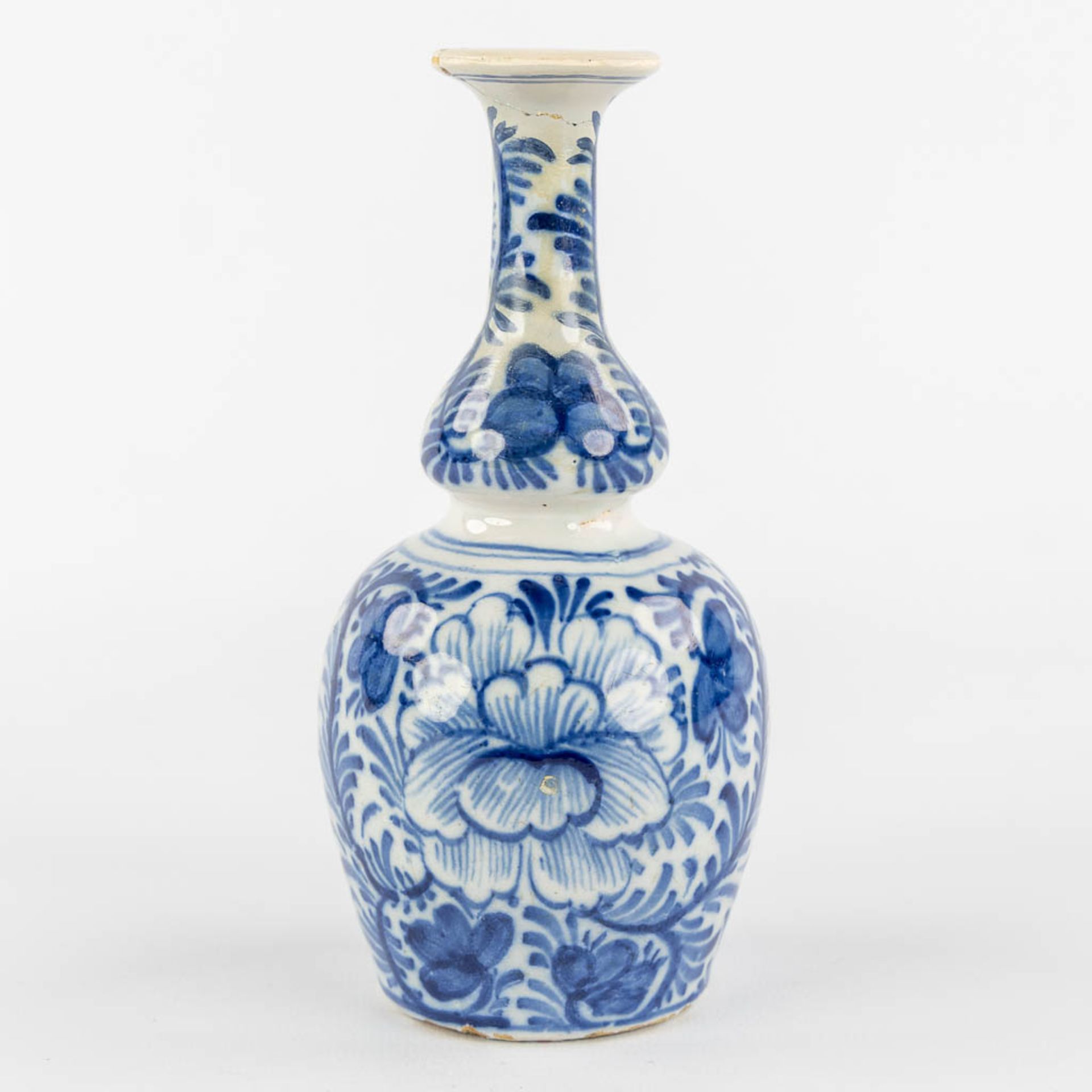 Delft, a collection of table accessories and plates. (L:11 x W:30 x H:28 cm) - Image 11 of 18