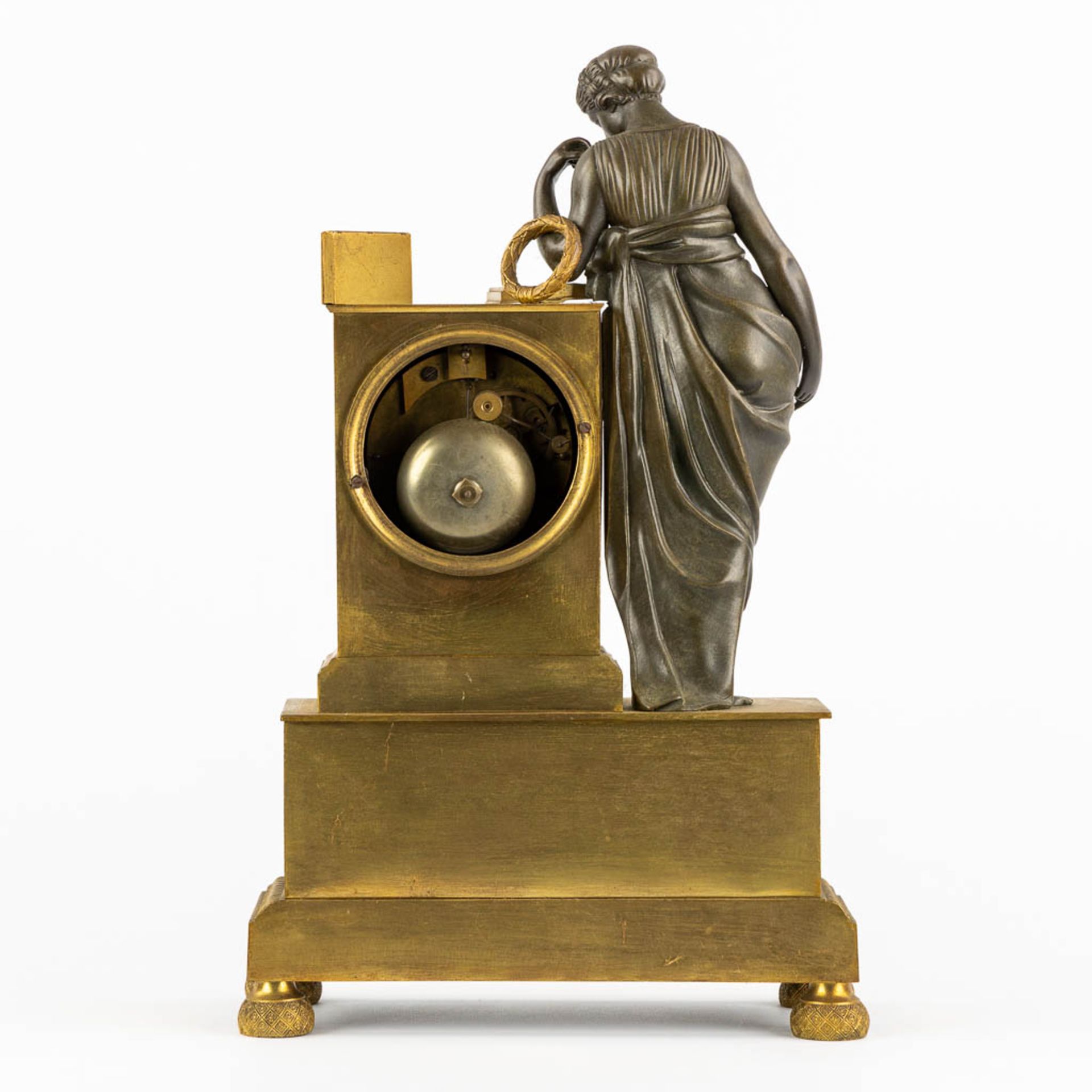 A mantle clock, gilt bronze, Empire. Circa 1800. (L:11,5 x W:26 x H:39,5 cm) - Bild 5 aus 10