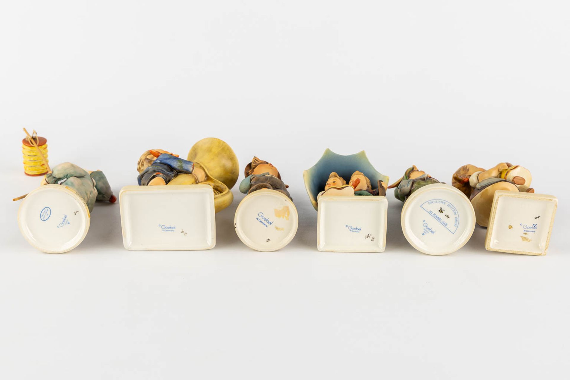 Hummel, 12 figurines, polychrome porcelain. (H:21 cm) - Image 5 of 10