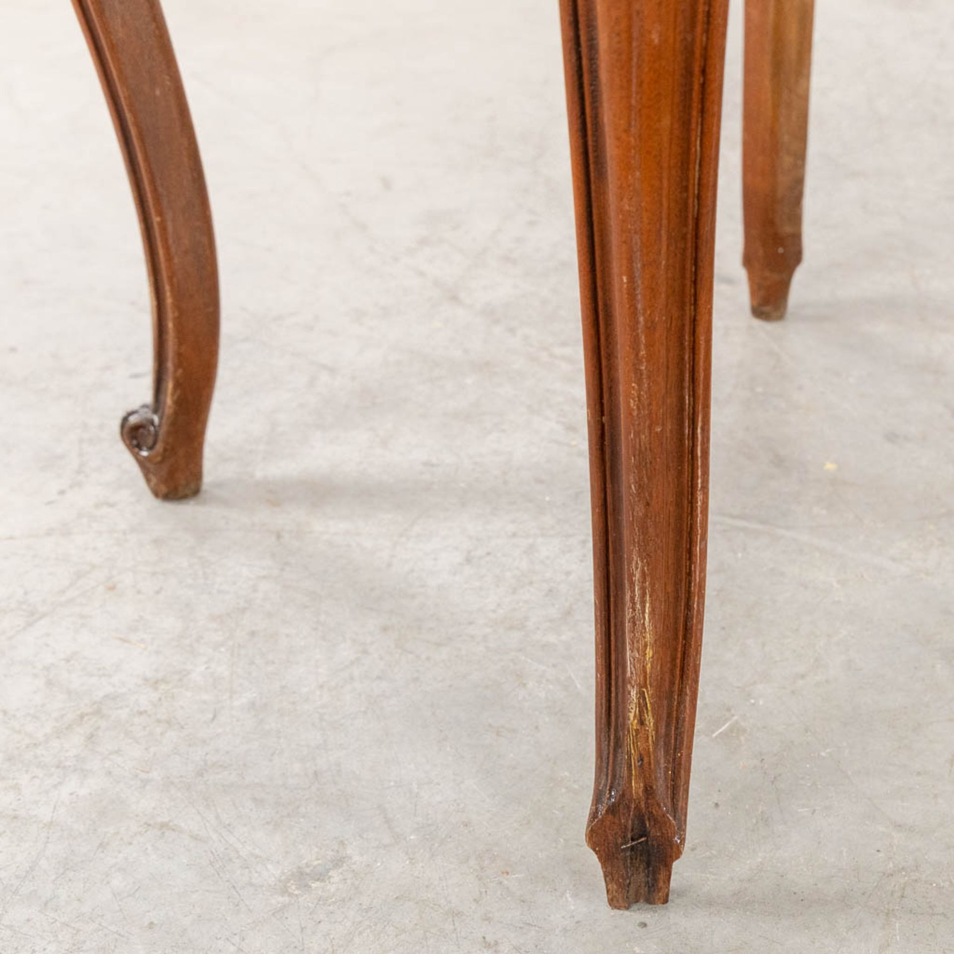 A pair of nightstands, Louis XV style with a marble top. (L:44 x W:44 x H:83 cm) - Bild 10 aus 12