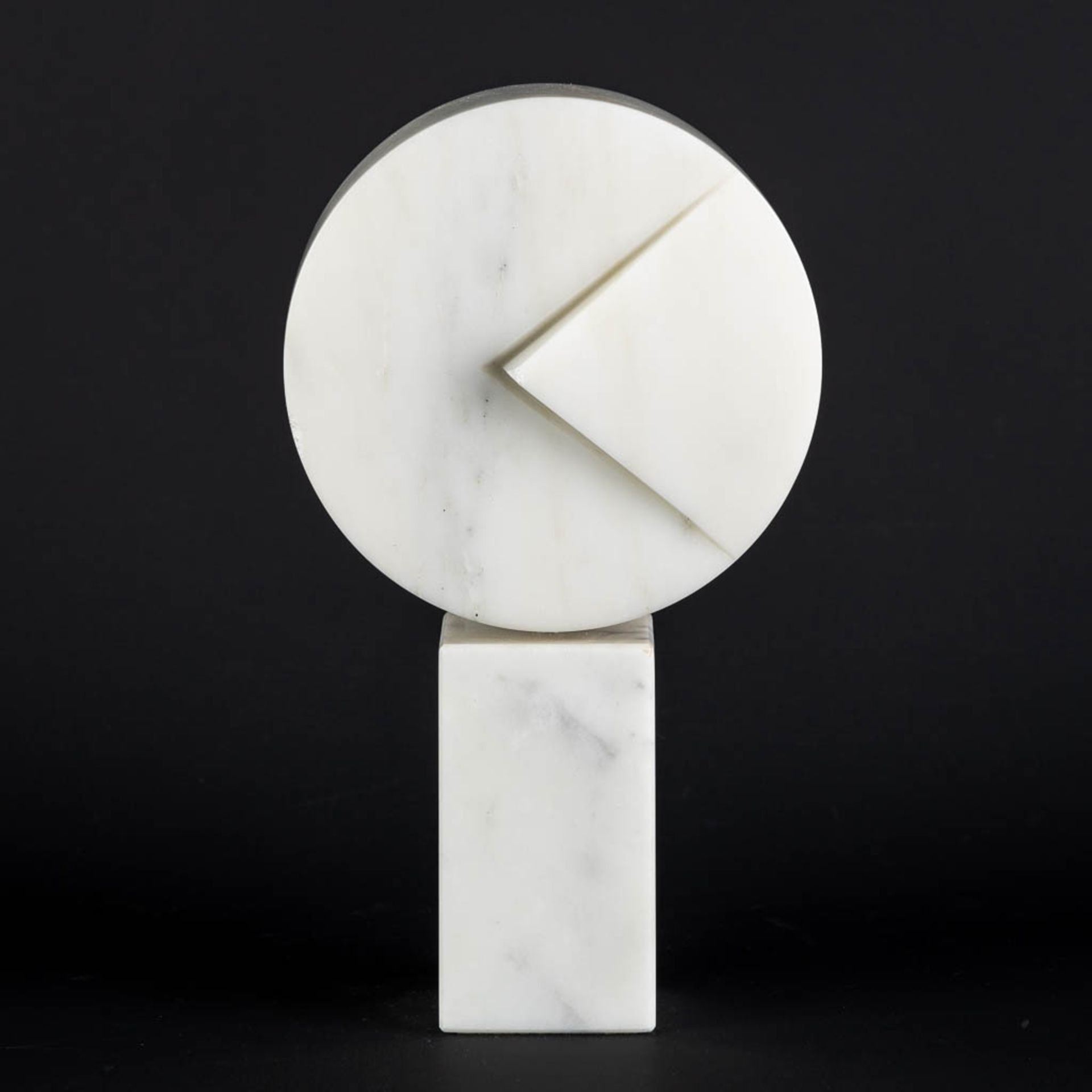 Hilde VAN SUMERE (1932-2013) 'Knipoog' Carrara marble. (L:7,5 x W:16 x H:28,5 cm) - Image 5 of 11