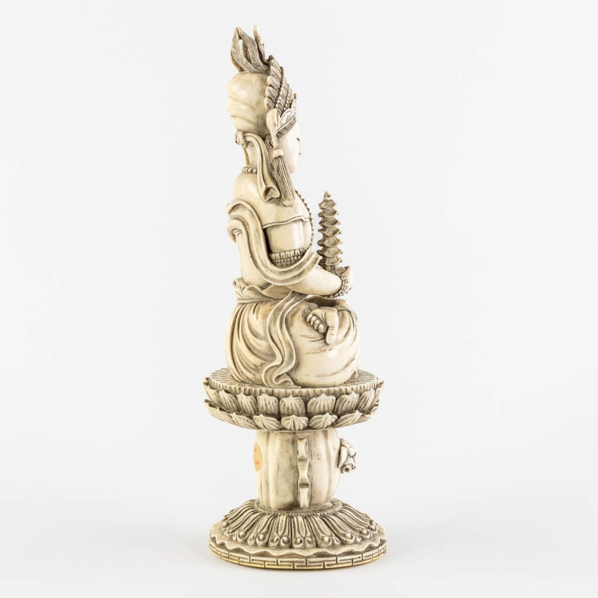 A Chinese Buddha holding a Pagoda, sculptured ivory. Circa 1900. (L:10 x W:12 x H:31 cm) - Bild 4 aus 11