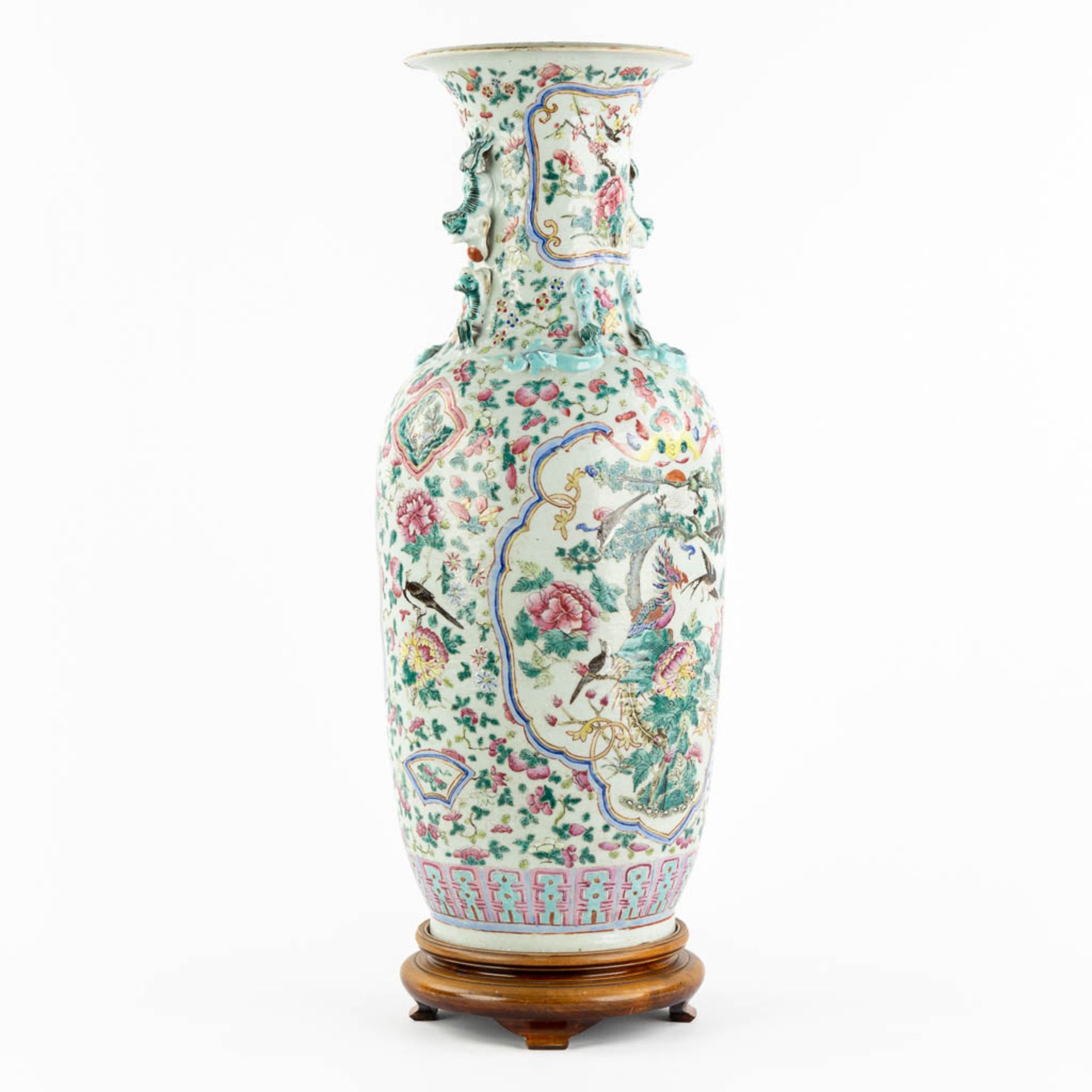 A Chinese Famille Rose vase decorated with fauna and flora. (H:60 x D:24 cm) - Bild 3 aus 15