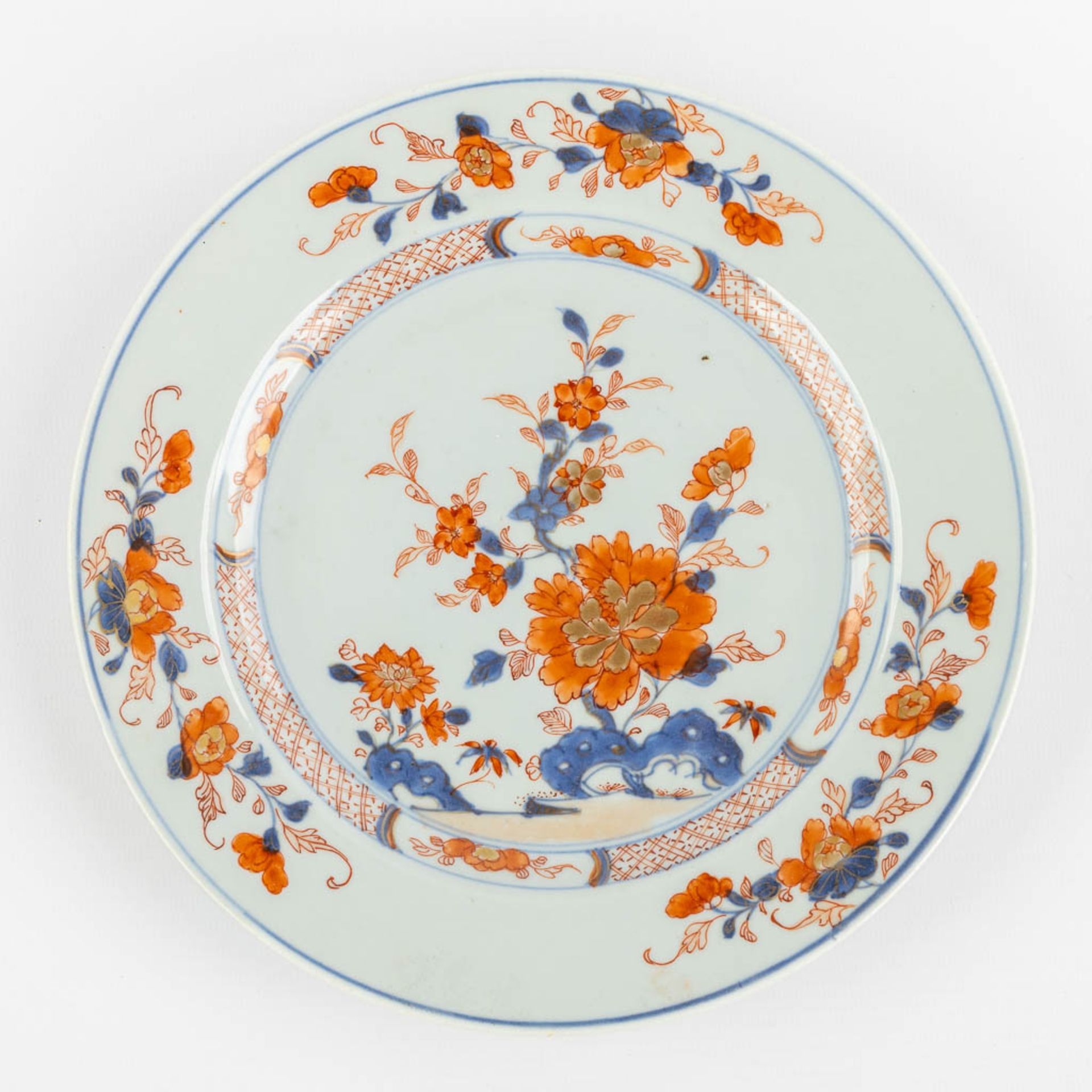 Six pieces of Japanese Imari porcelain, 19th/20th C. (D:23 cm) - Image 5 of 16