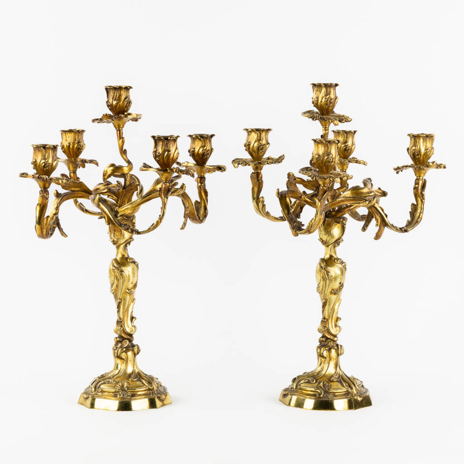 A pair of table candelabra, gilt bronze in Louis XV style. Circa 1900. (H:52 x D:37 cm) - Bild 4 aus 11