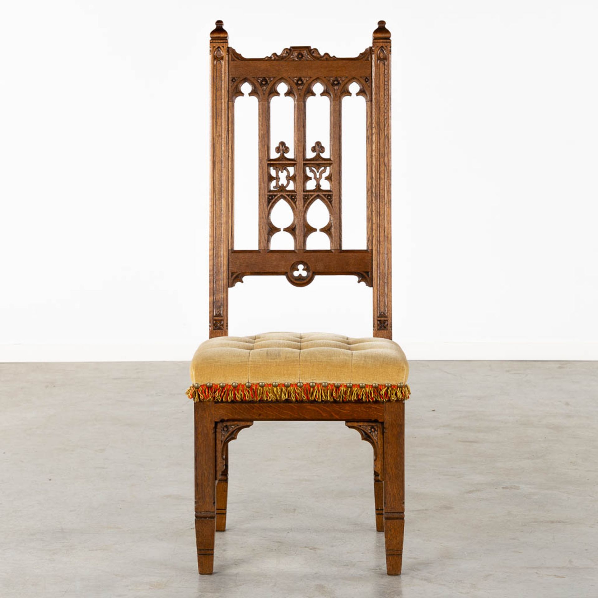 8 Gothic Revival style chairs, sculptured wood. Circa 1900. (L:54 x W:48 x H:123 cm) - Image 4 of 12