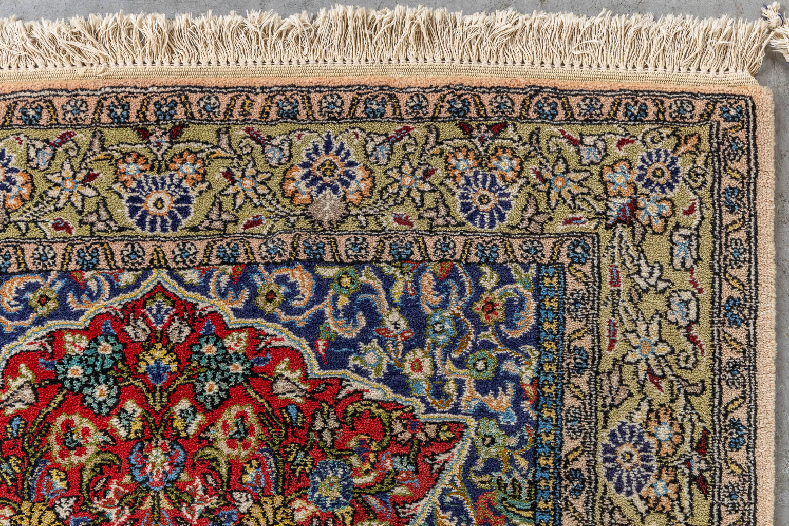 Two Oriental hand-made carpets, or prayer rugs. (L:175 x W:105 cm) - Bild 6 aus 13