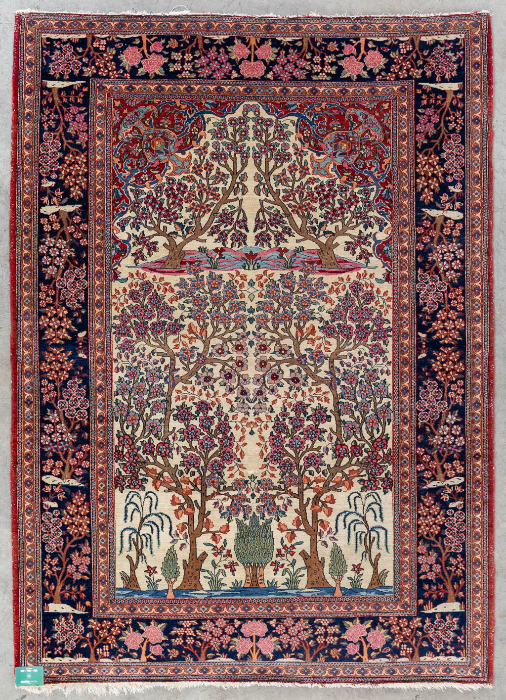 A Fine oriental hand-made and antique carpet, Isfahan. (L:204 x W:146 cm) - Image 2 of 8