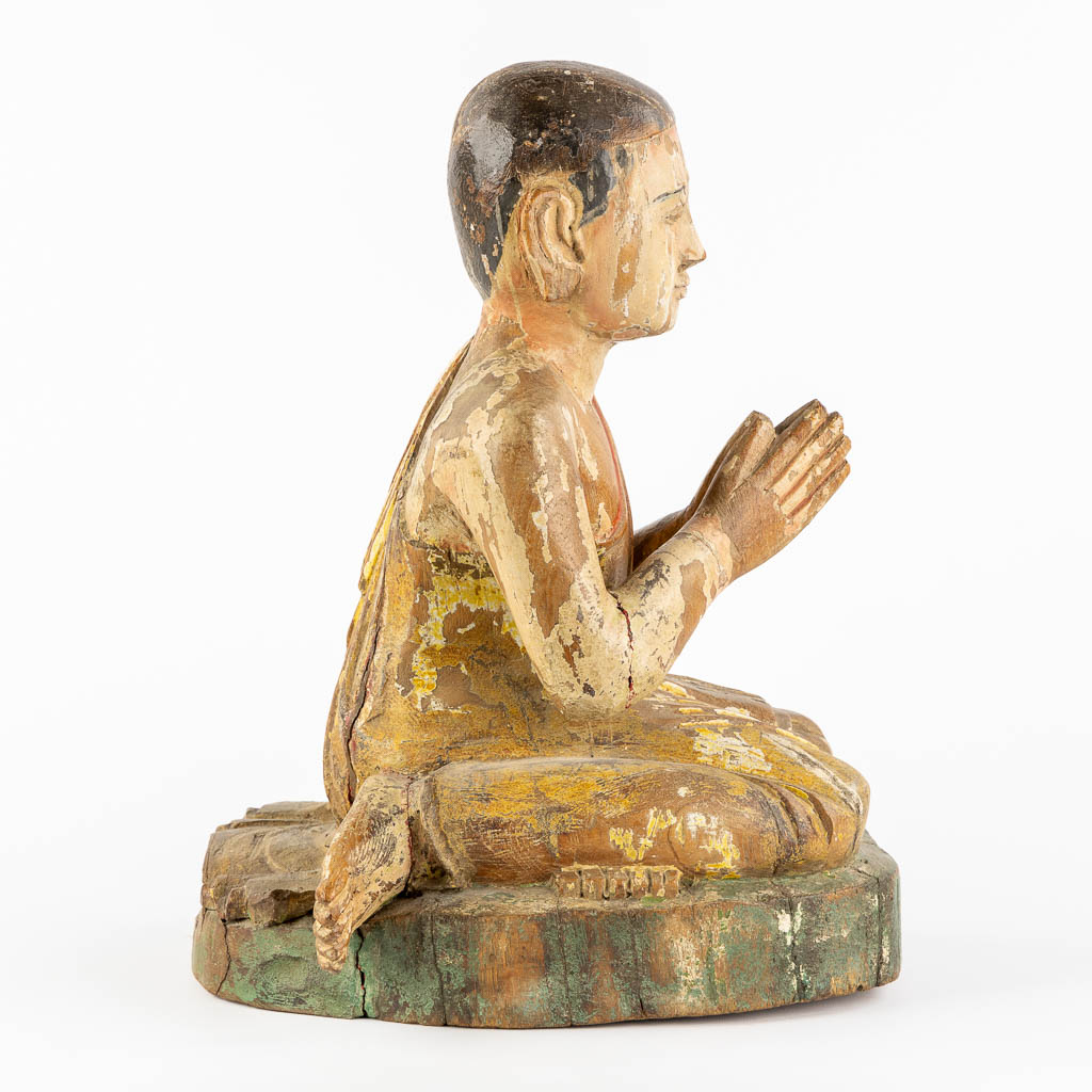 An antique wood-sculptured figurine of a monk. 18th/19th C. (L:36 x W:30 x H:47 cm) - Image 6 of 10