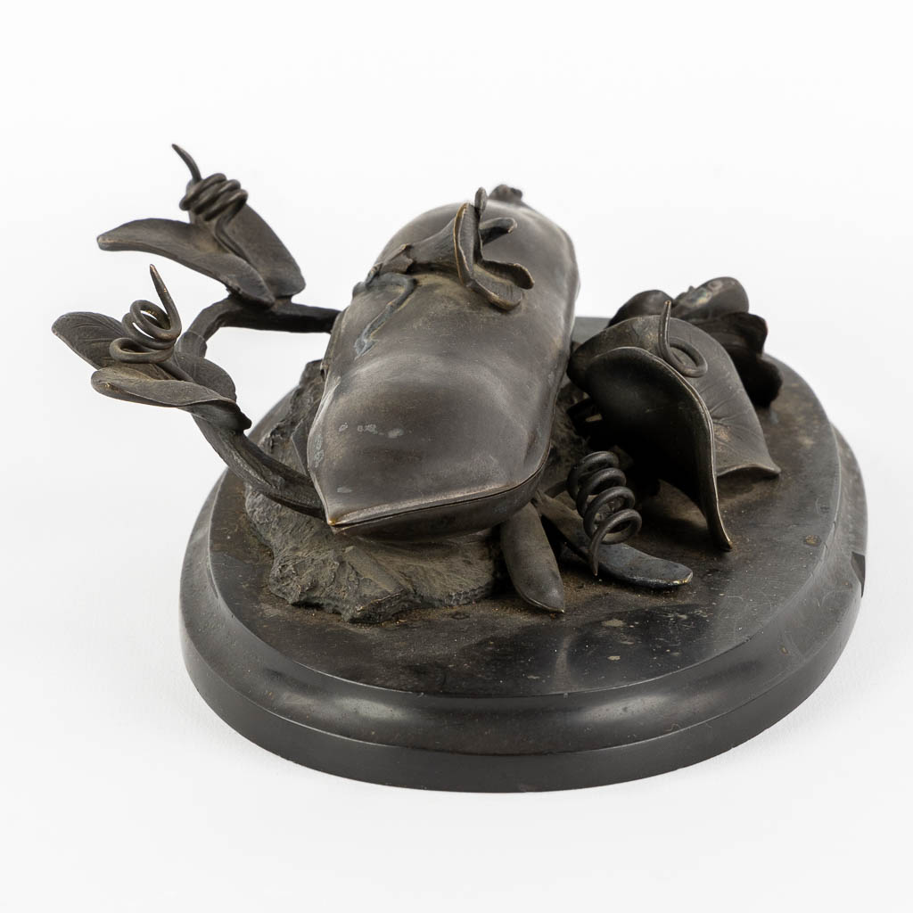 Charles Leblanc, An antique inkpot and pen holder, bronze on black marble. Art Nouveau. (L:18 x W:26 - Image 5 of 12