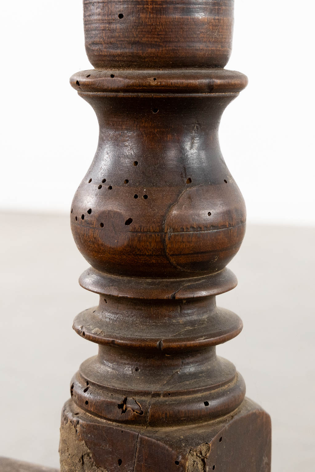 An antique side table, sculptured wood. (L:46 x W:97 x H:76 cm) - Image 14 of 14