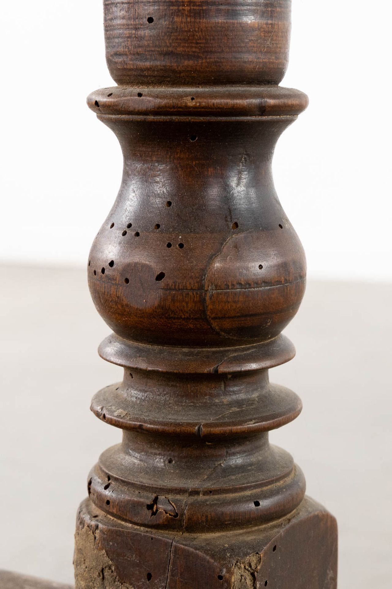 An antique side table, sculptured wood. (L:46 x W:97 x H:76 cm) - Bild 14 aus 14