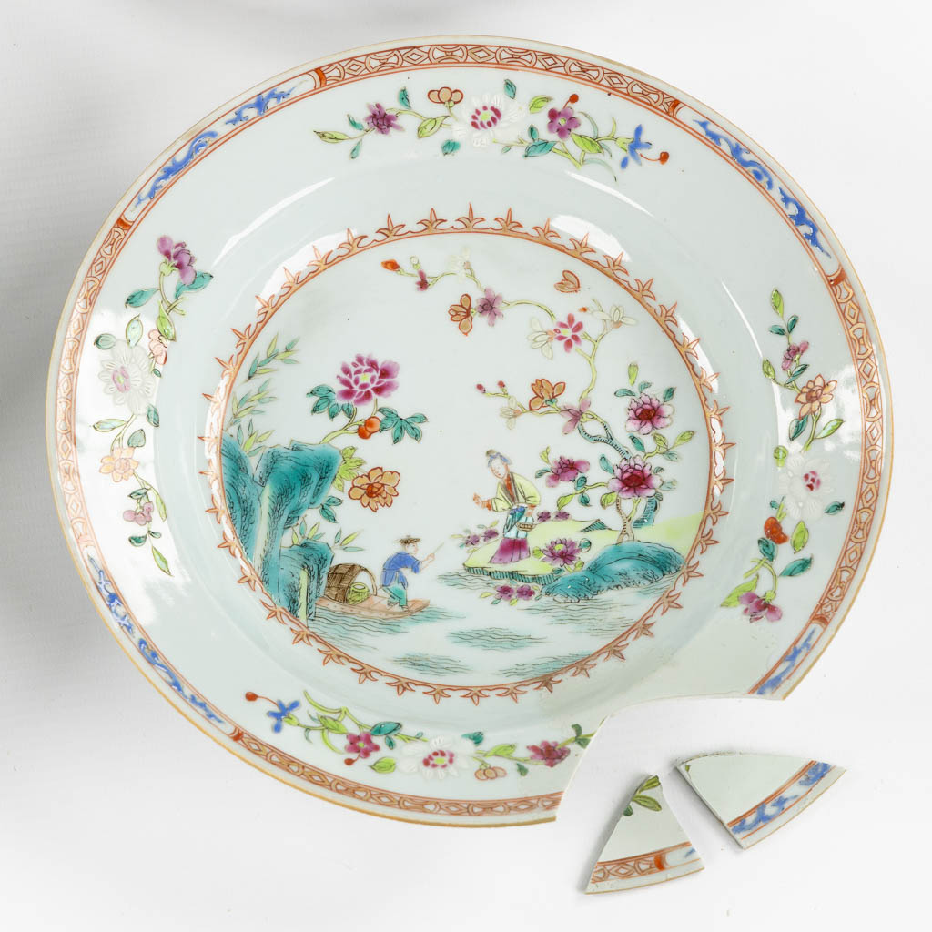 Eleven plates, Blue-White and Famille Rose, 18th and 19th C. (D:36,5 cm) - Image 3 of 9