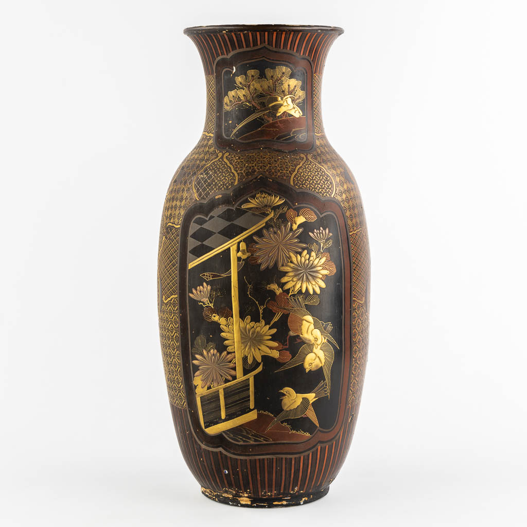 A Japanese porcelain vase, finished with red and gold lacquer. Meij period. (H:61 x D:27 cm) - Image 5 of 14