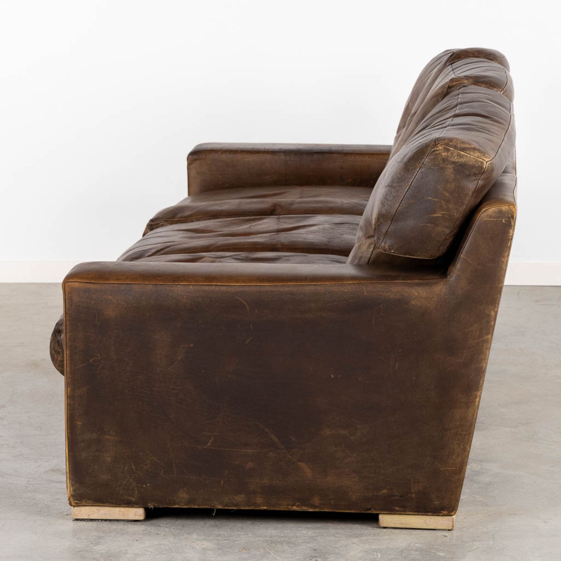 A vintage, three-person leather sofa. Circa 1970. (L:90 x W:225 x H:78 cm) - Bild 8 aus 12