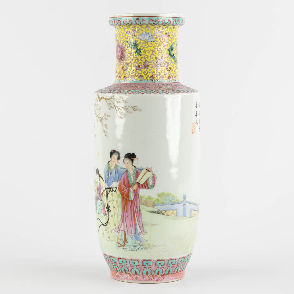 A Chinese vase with fine decor of ladies, 20th C. (H:35 x D:14 cm) - Image 3 of 11