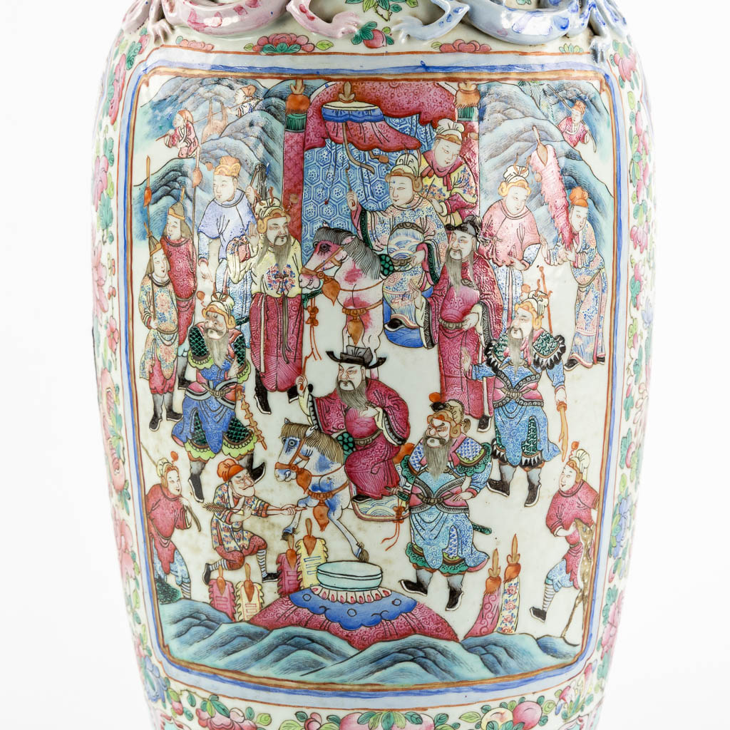 A Chinese Famille Rose vase decorated with figurines. (H:63,5 x D:23 cm) - Image 10 of 13