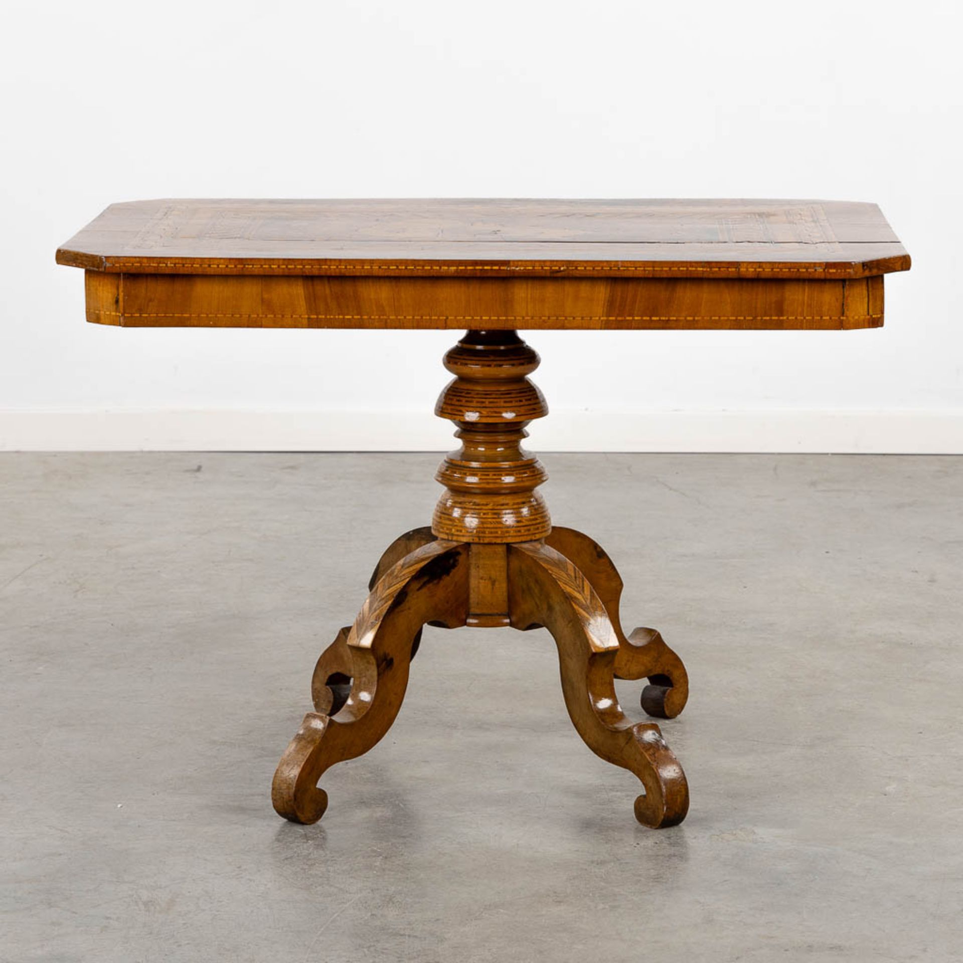 A side table, marquetry inlay with a 'Battle Cart'. 19th C. (L:60 x W:90 x H:62 cm) - Bild 5 aus 12