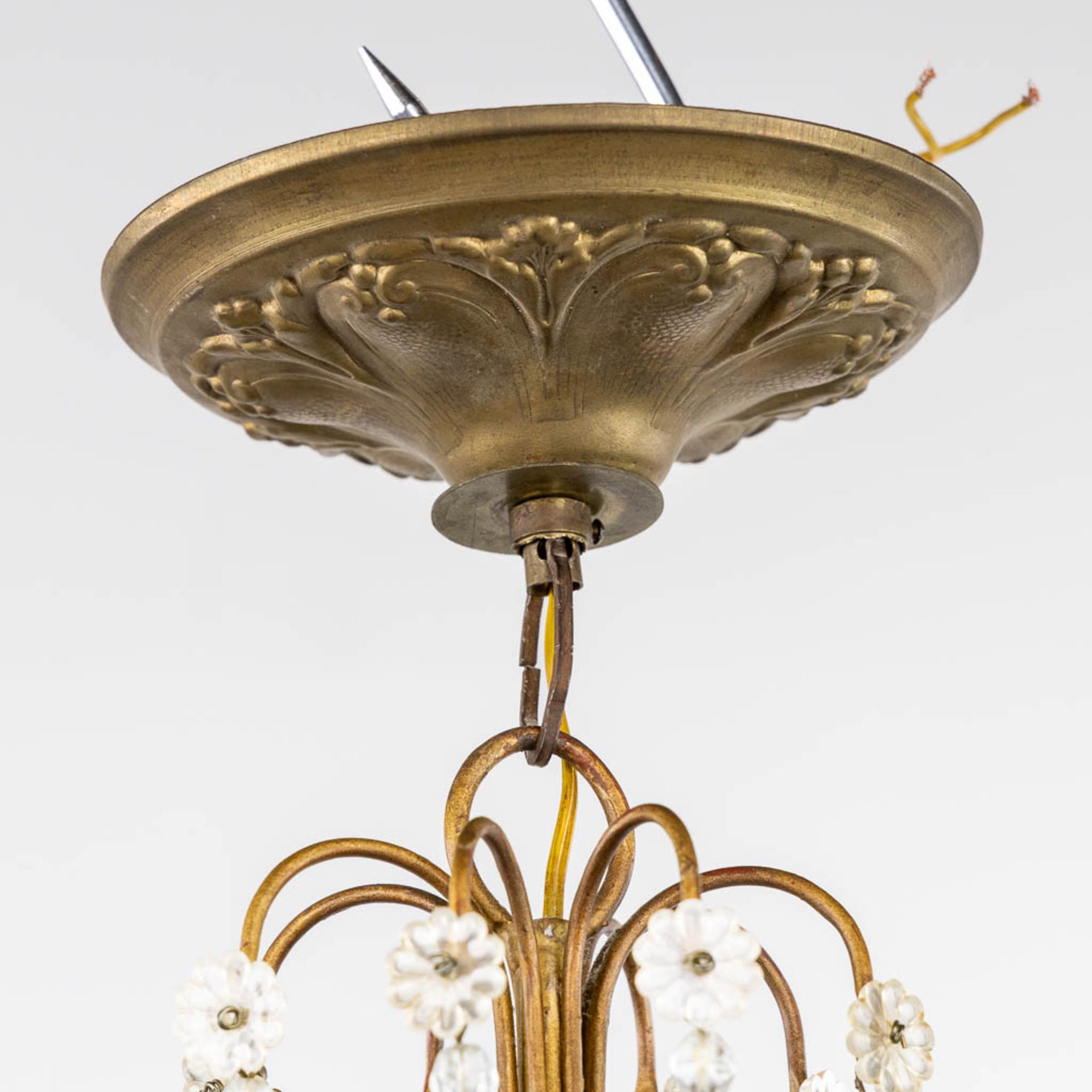 An attractive ceiling lamp, gilt metal and blue coloured glass. Circa 1940. (H:65 x D:44 cm) - Bild 4 aus 8