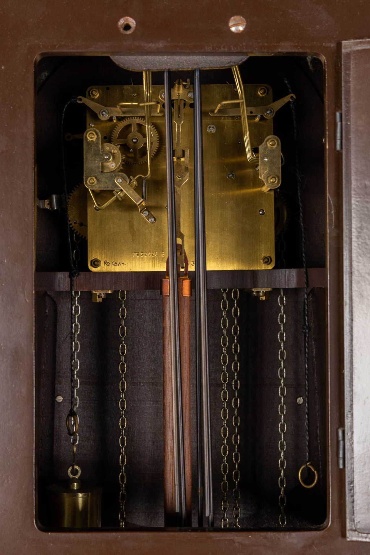 A cartel clock on a pedestal, Westminster movement, marquetry inlay and mounted with bronze. (L:29 x - Bild 7 aus 15