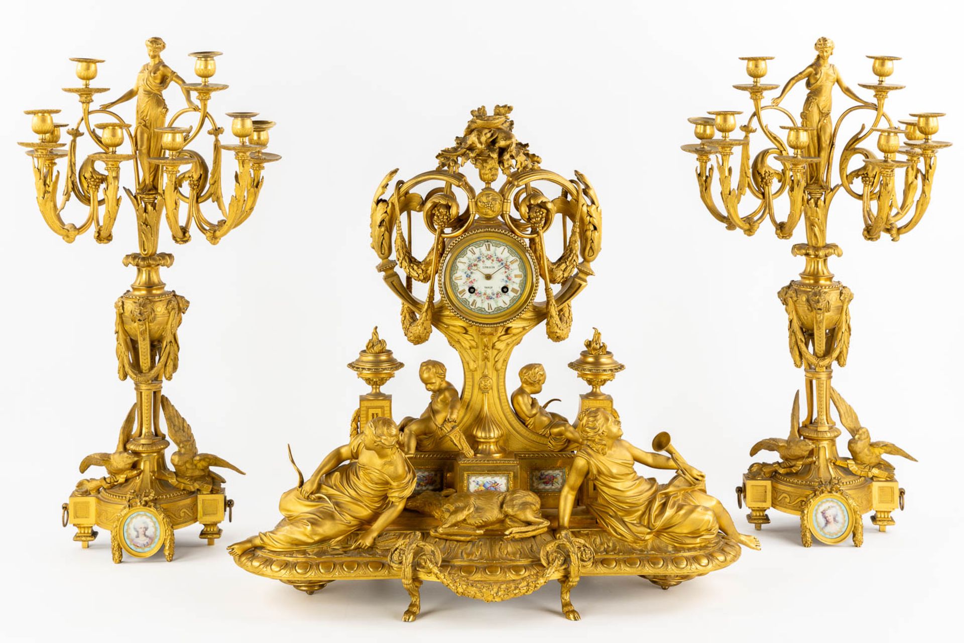Lerolle Paris, a three-piece mantle garniture clock and candelabra, gilt bronze. France, 19th C. (L: - Bild 3 aus 21