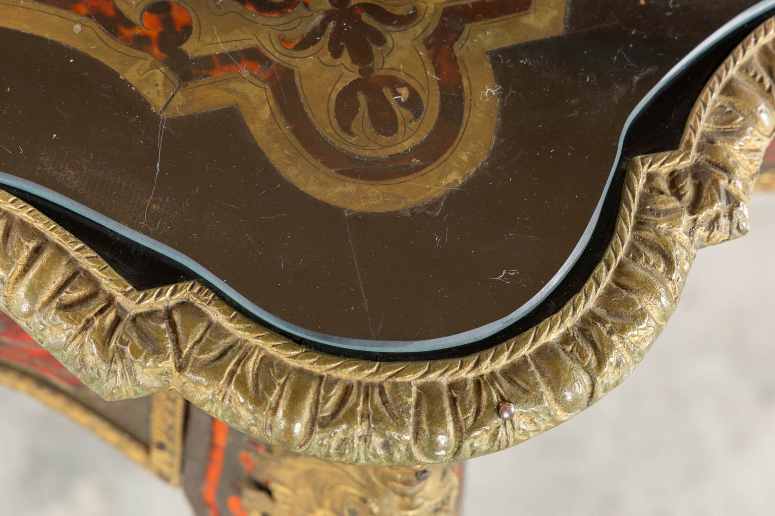 A Boulle 'Table Violon', tortoiseshell and copper inlay, Napoleon 3. (L:76 x W:130 x H:77 cm) - Image 8 of 19