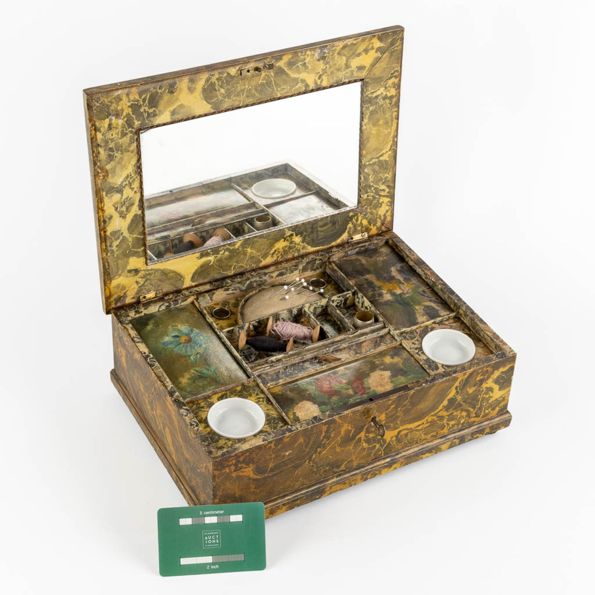 A sewing box with a small painting and accessories. (L:22 x W:30 x H:12 cm) - Image 2 of 9
