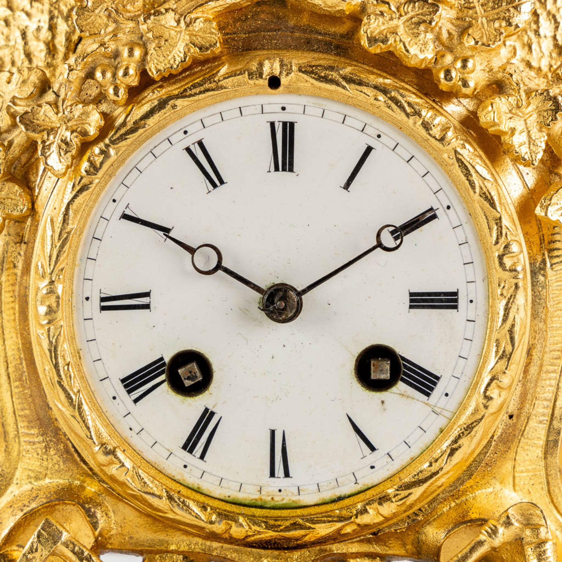 A mantle clock with a 'Horse Rider', gilt bronze. France, 19th C. (L:11,5 x W:38 x H:37 cm) - Bild 11 aus 12