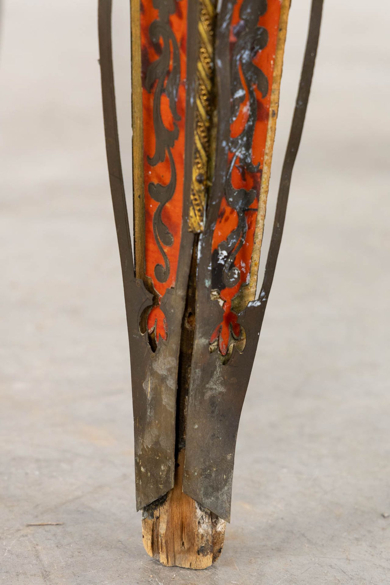 A Boulle 'Table Violon', tortoiseshell and copper inlay, Napoleon 3. (L:76 x W:130 x H:77 cm) - Image 16 of 19