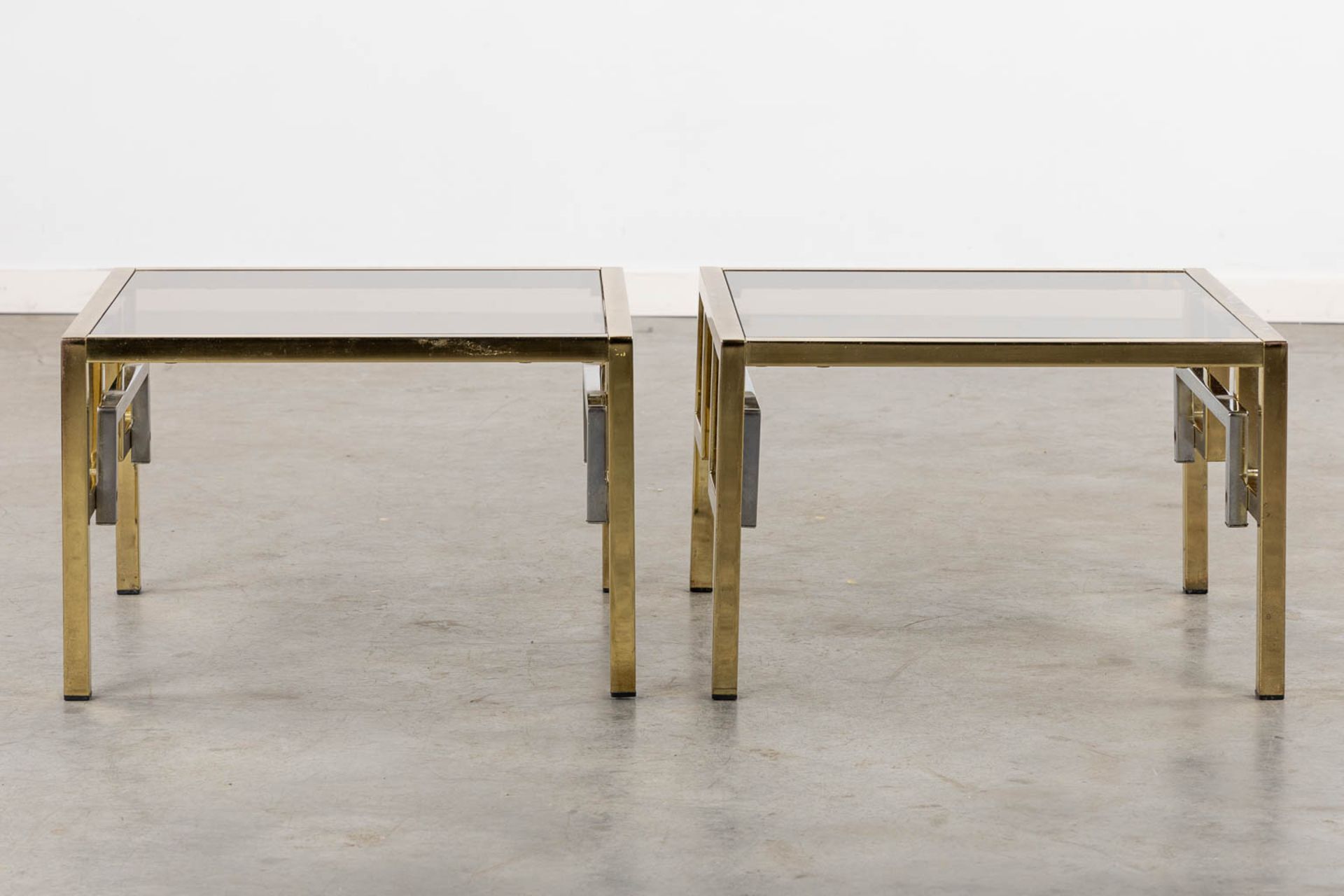 A pair of occasional side tables, gilt metal. (L:55 x W:55 x H:36 cm) - Bild 4 aus 8