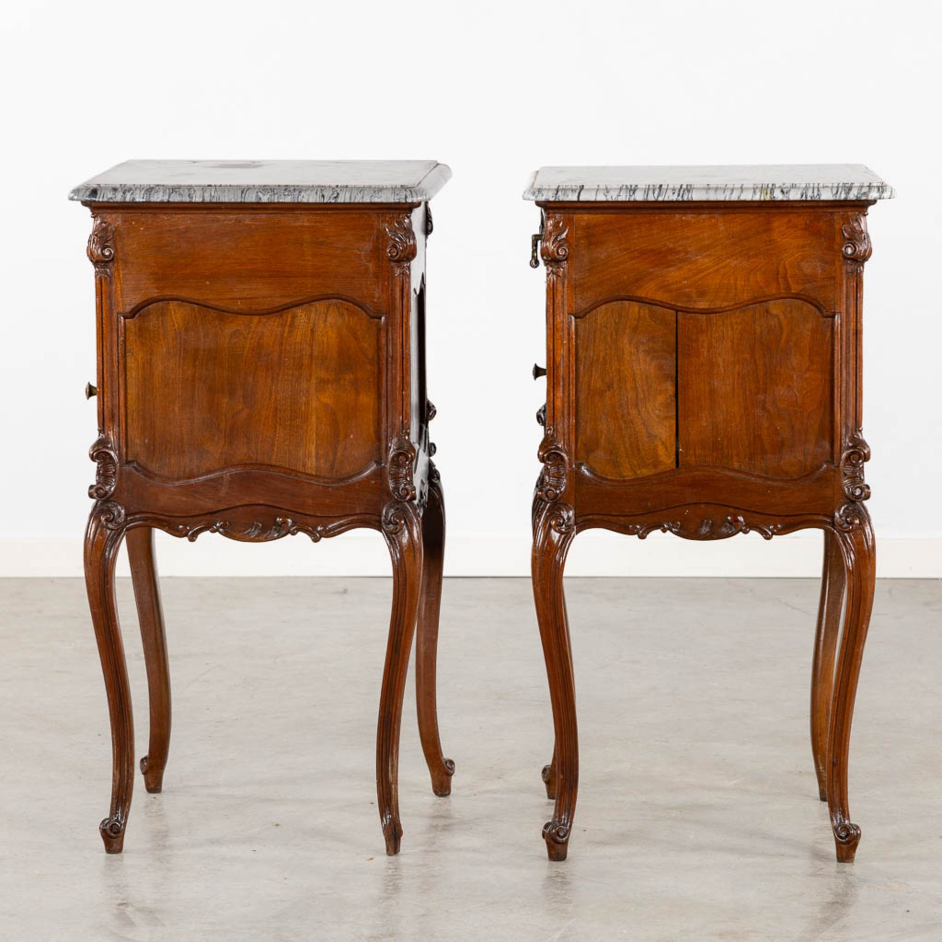 A pair of nightstands, Louis XV style with a marble top. (L:44 x W:44 x H:83 cm) - Bild 4 aus 12