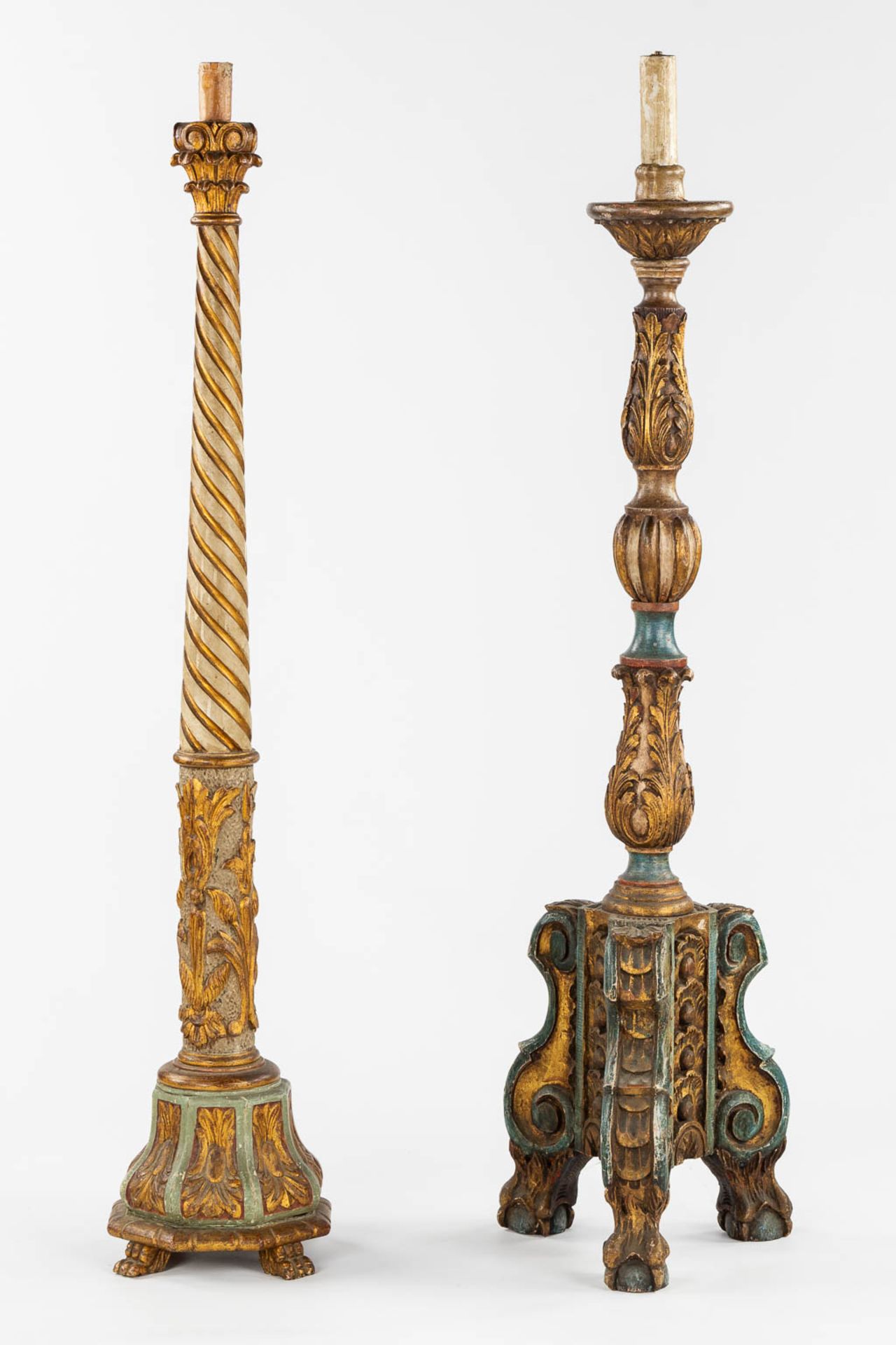 A pair of standing lamps, sculptured and patinated wood. Circa 1900. (H:144 cm) - Image 3 of 10