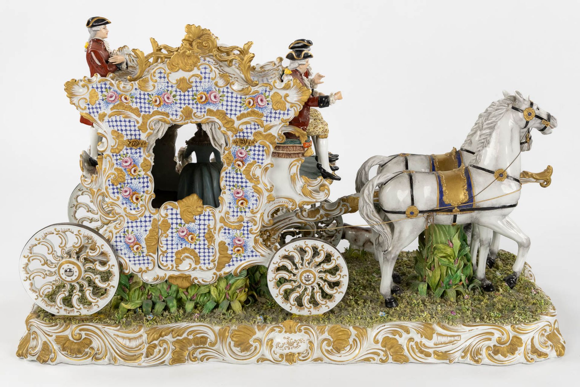 Capodimonte, an exceptionally large horse-drawn carriage, polychrome porcelain. (L:90 x W:40 x H:54 - Image 10 of 14