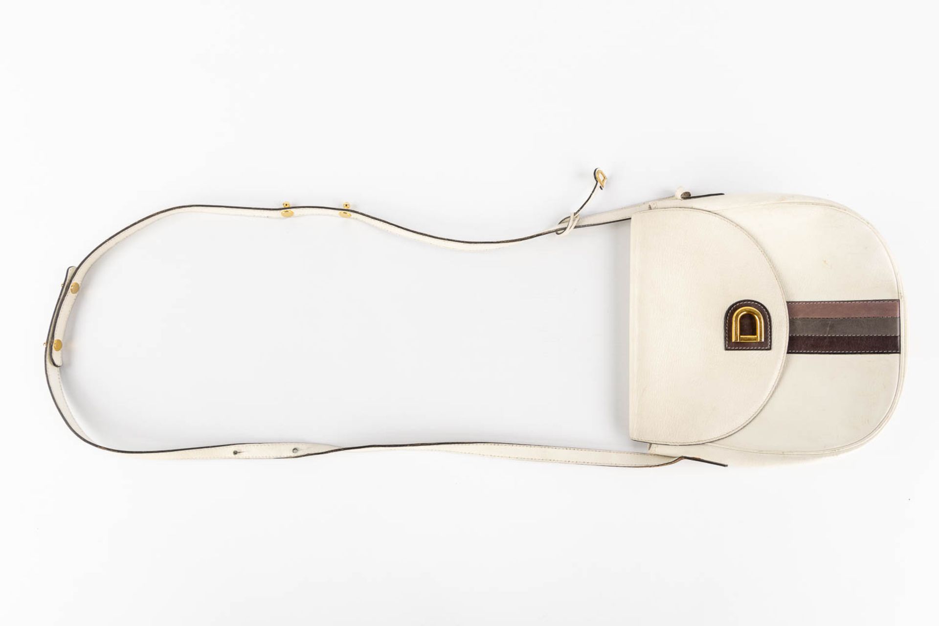 Delvaux, two handbags, a wallet and pen holder. (W:30 x H:25 cm) - Bild 15 aus 20
