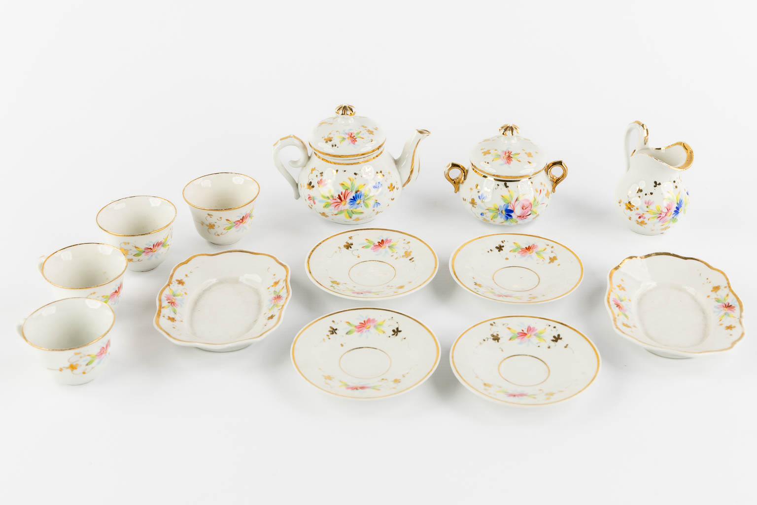 A children's tea set, polychrome porcelain. Circa 1900-1920. (L:20 x W:33 x H:10 cm) - Image 5 of 11