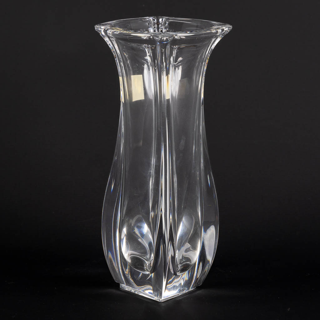 Cristal De Sèvres, a large crystal vase. (L:15 x W:18 x H:28 cm) - Image 6 of 14