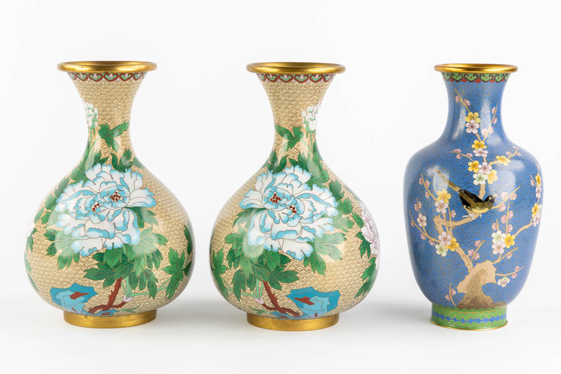 Four pairs of Cloisonné enamel vases, added 1 vase and two small pieces. (H:38 x D:23 cm) - Image 12 of 18