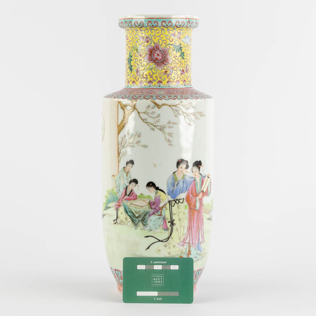 A Chinese vase with fine decor of ladies, 20th C. (H:35 x D:14 cm) - Image 2 of 11