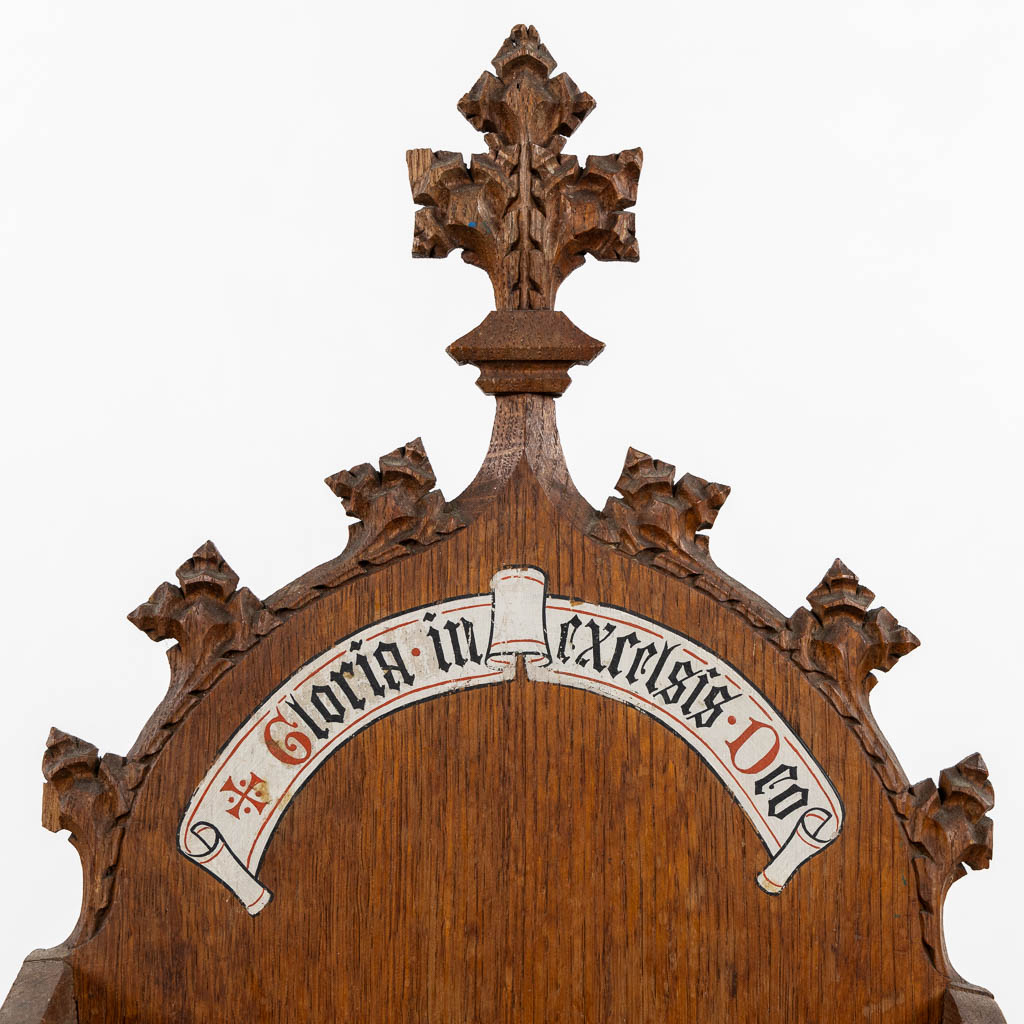 A small manger, sculptured wood, Gothic Revival. (L:29 x W:62 x H:81 cm) - Image 8 of 10