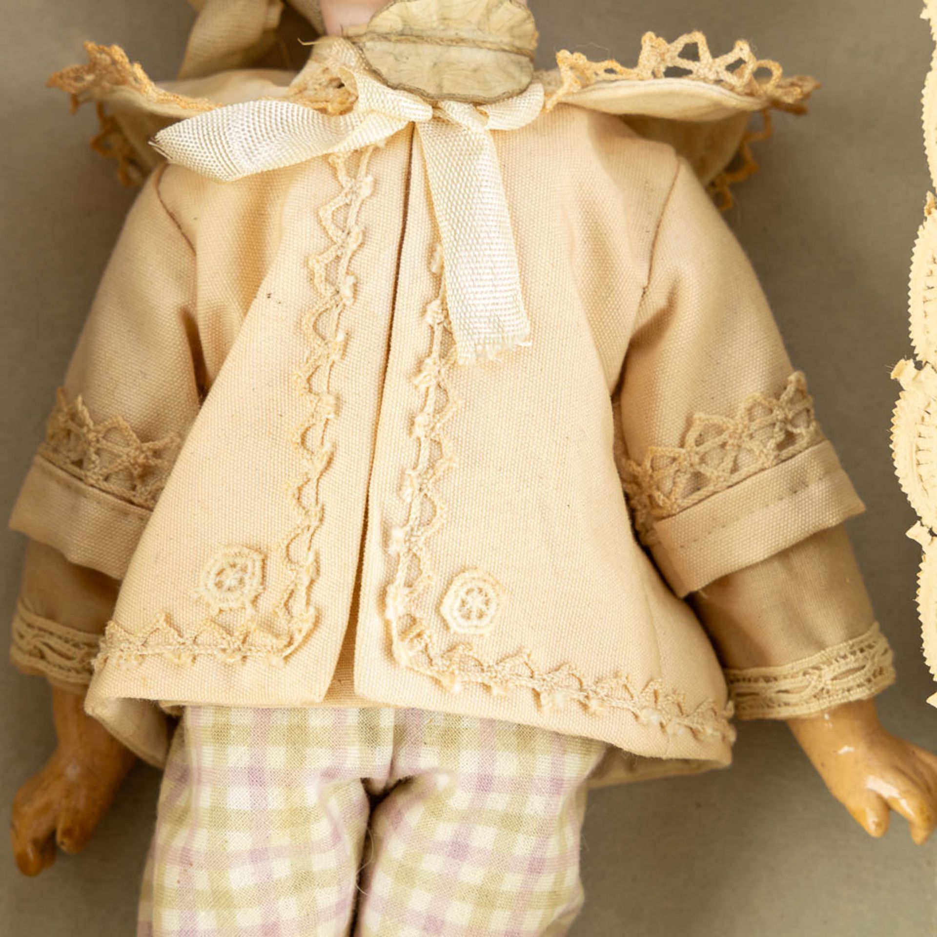 Heubach, Germany, a bisque doll in the original box. (L:7,5 x W:16,5 x H:33,5 cm) - Bild 4 aus 10