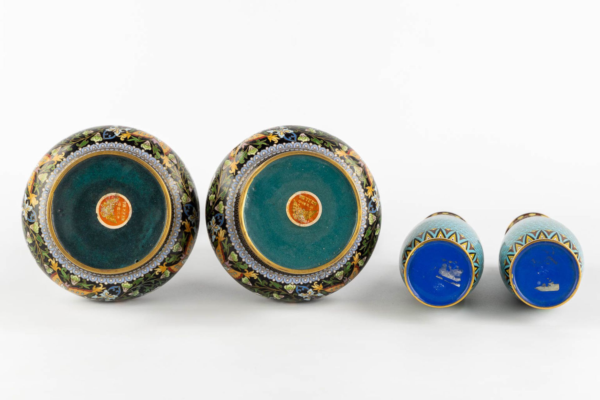 Four pairs of Cloisonné enamel vases, added 1 vase and two small pieces. (H:38 x D:23 cm) - Image 9 of 18