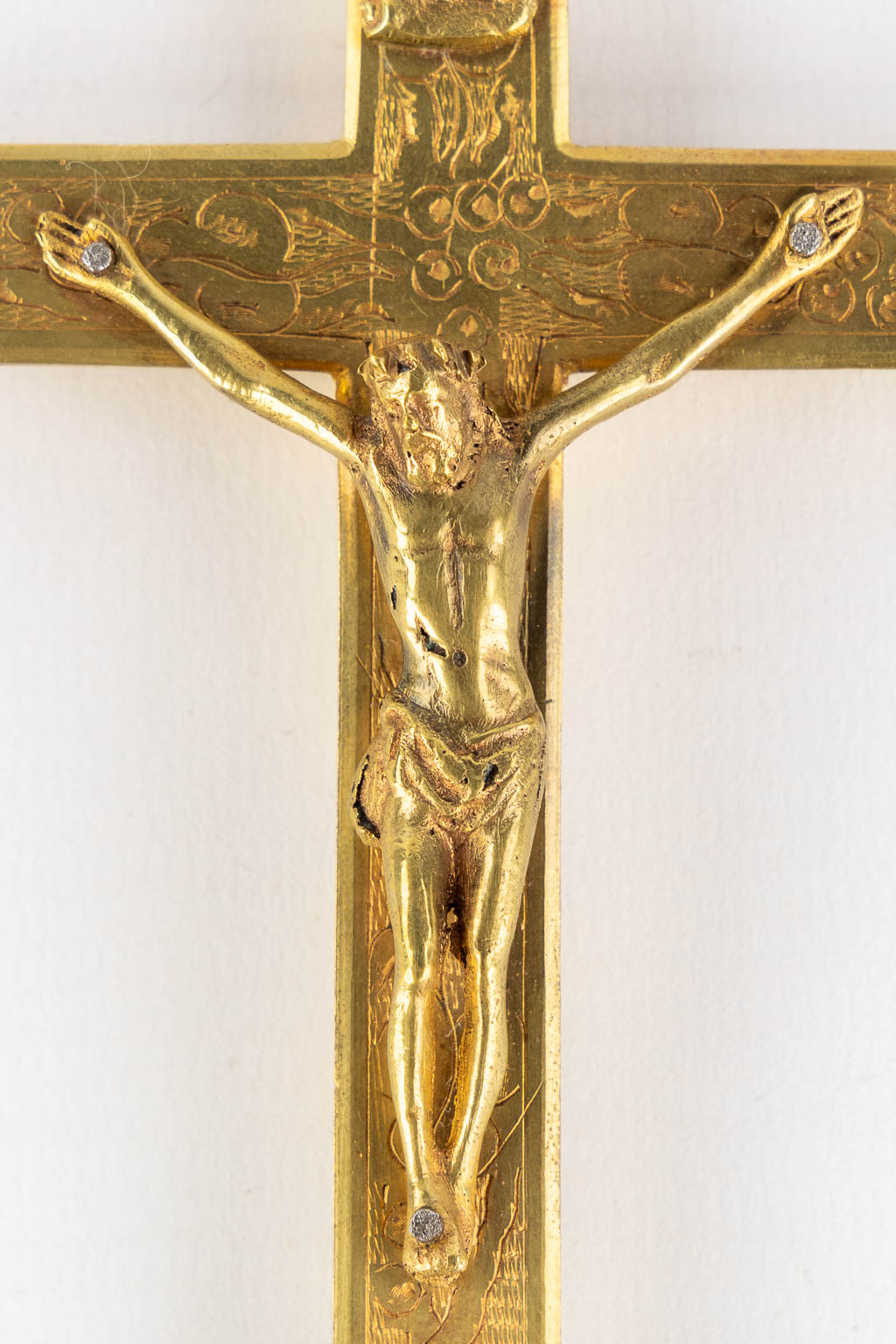 A reliquary crucifix with 5 relics and the original document, Domini Nostri Jesu Christi. (W:9 x H:1 - Image 6 of 12