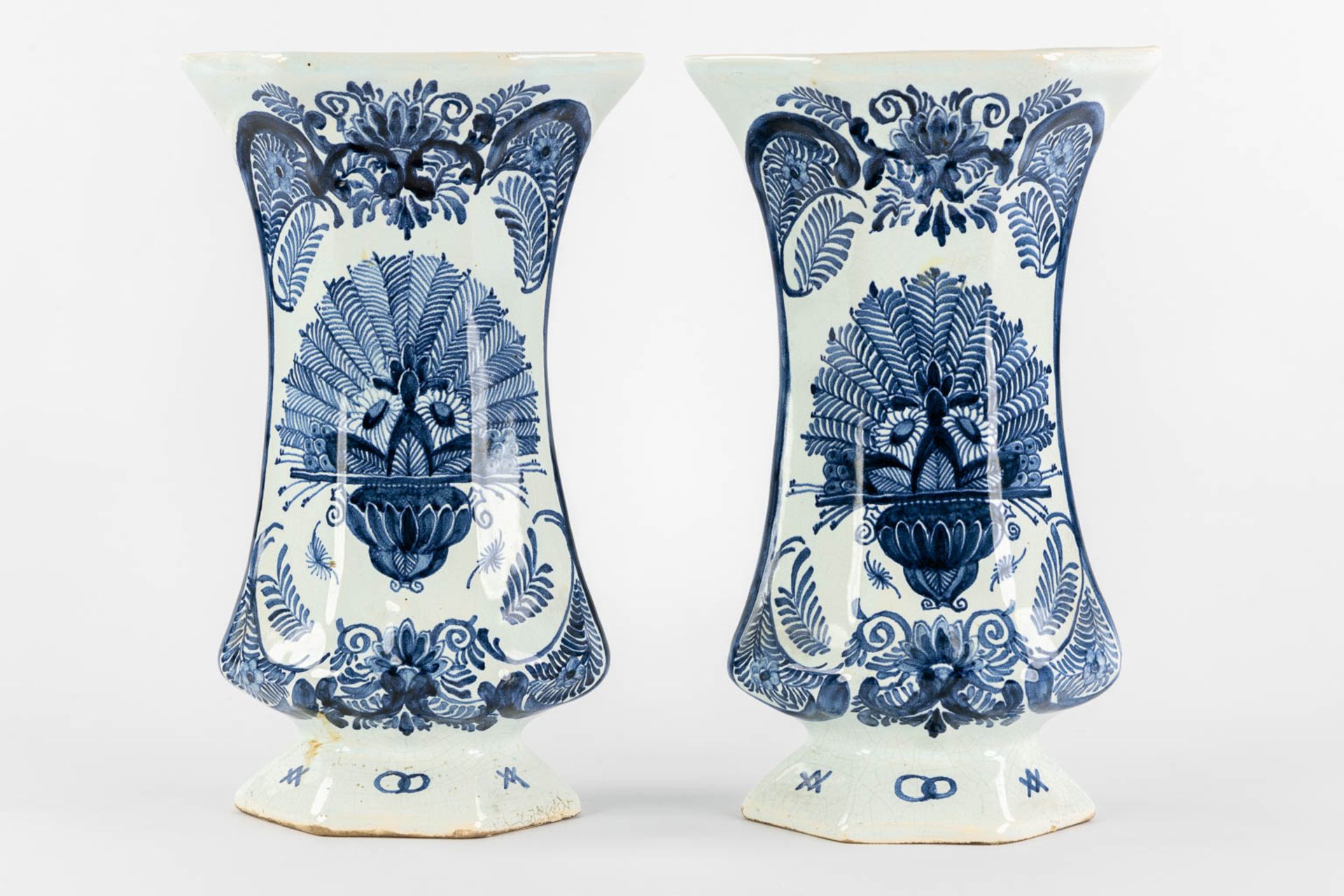 Oud Delft, Nijmegen. A 5-piece 'Kaststel', faience. (L:12 x W:18 x H:38 cm) - Image 13 of 18