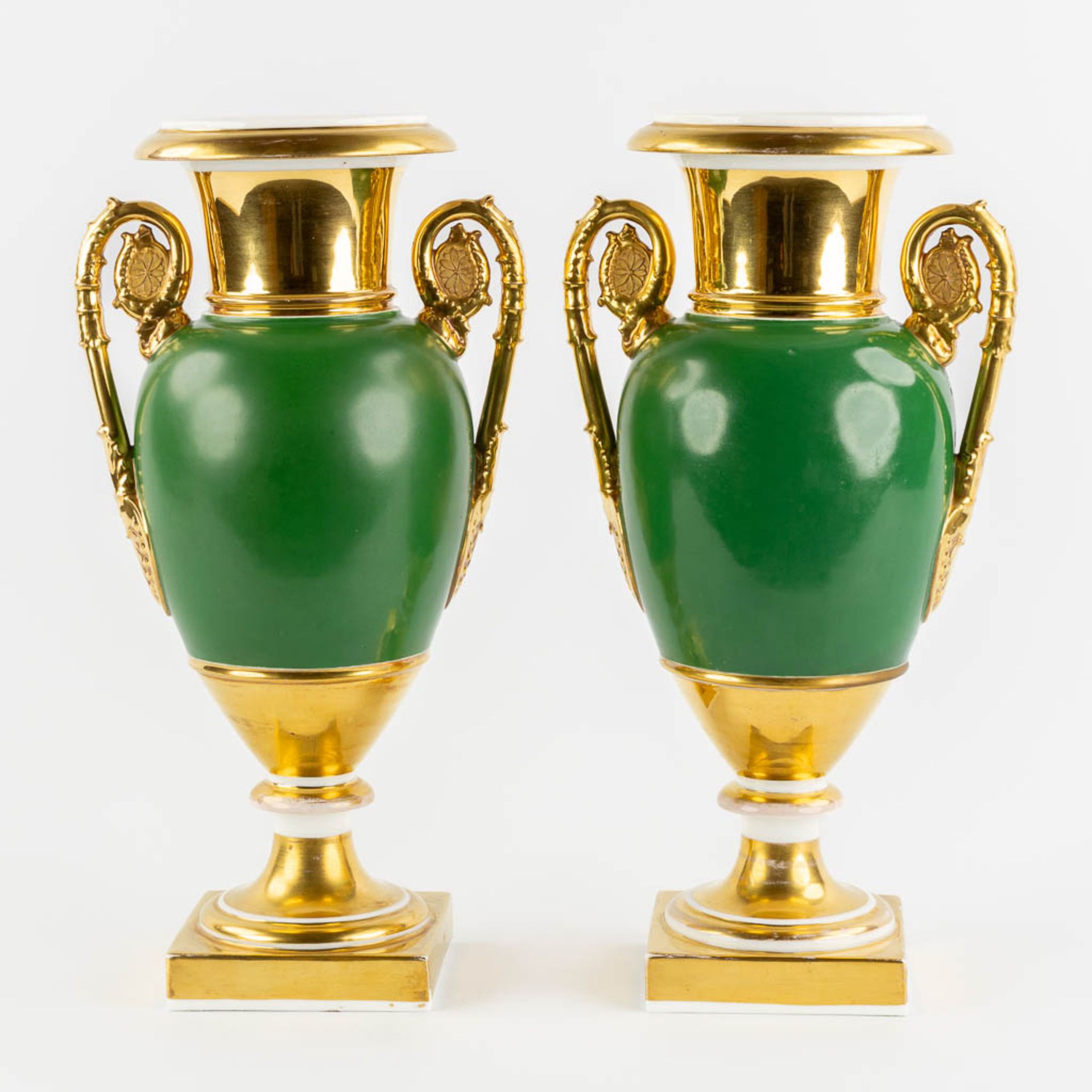 A pair of Vieux Paris vases, Empire style. 19th C. (L:15 x W:20 x H:38,5 cm) - Image 4 of 11