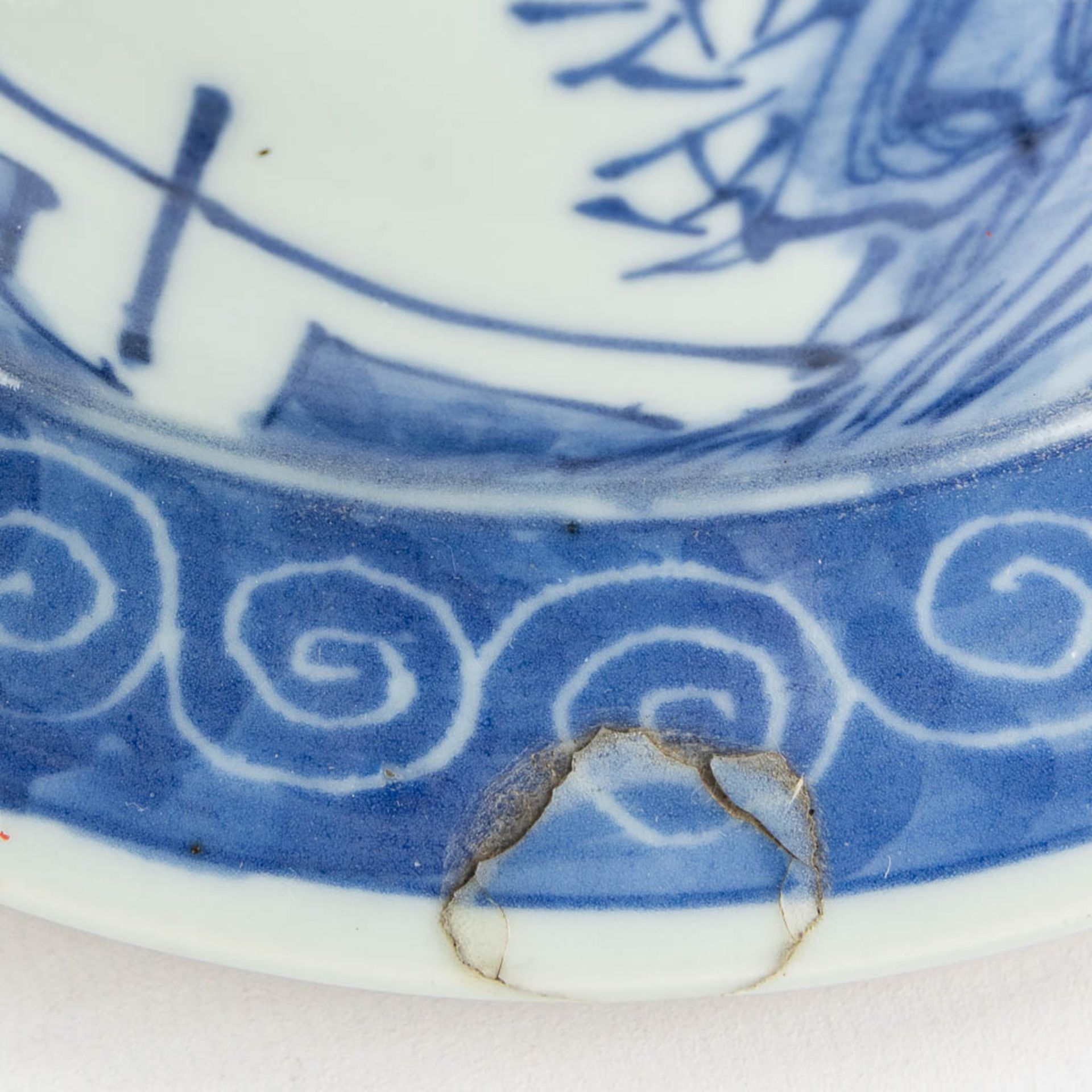 A Chinese 'Baluster' vase, blue-white decor of 'Wise Men'. (H:43 x D:29 cm) - Bild 8 aus 12