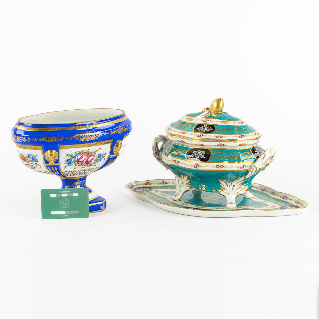 Pillivuyt, Paris, a tureen on a plate and an oval bowl. 20th C. (L:23 x W:36 x H:20 cm) - Image 2 of 21