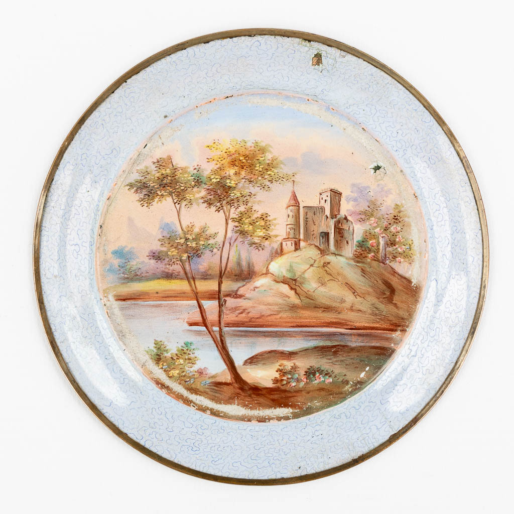 A finely painted plate, enamel on copper with a hand-painted decor. (D:13,3 cm) - Image 9 of 12